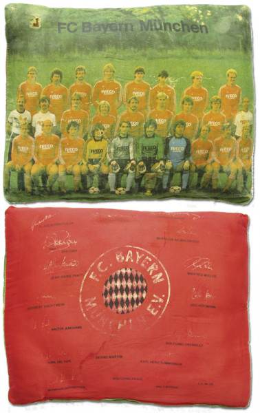 Bayern München mit Mannschaftsfoto, München, Bayern-Kissen 1972