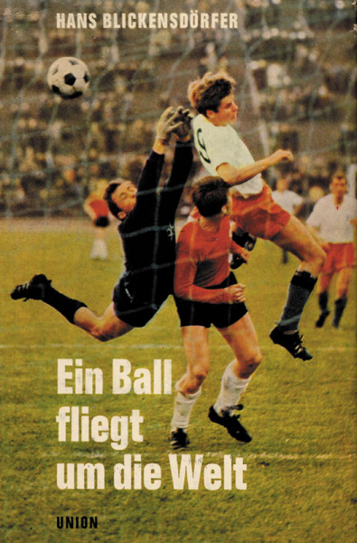 Ein Ball fliegt um die Welt