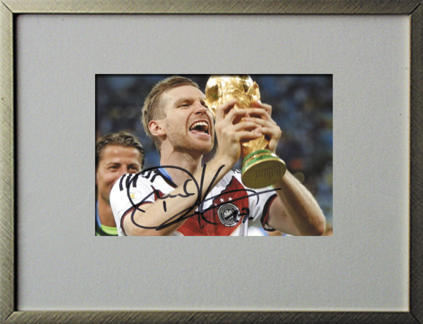 Mertesacker, Per: Original Autograph im Rahmen