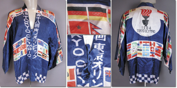Seiden-Kimono mit aufgedruckten Flaggen, Kimono OSS1964