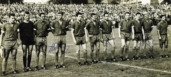 Schalke 04 - 1967: Mannschafts-Reprofoto 1967, mit Originalsignaturen