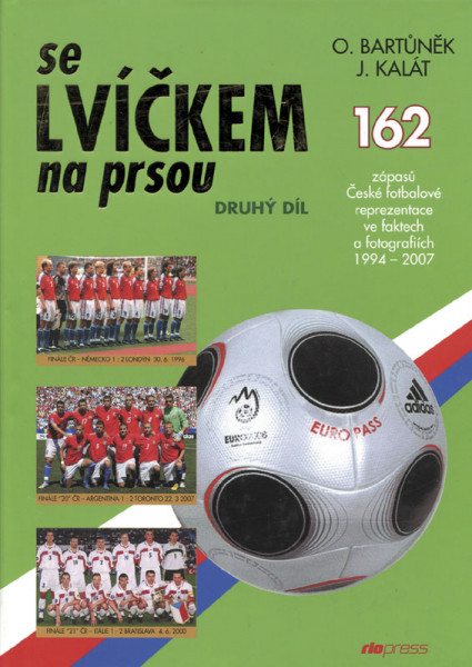 Se Lvíckem na Prsou. Zápasu Ceské fotbalové reprezentace ve faktech a fotografiích 1994-2007.
