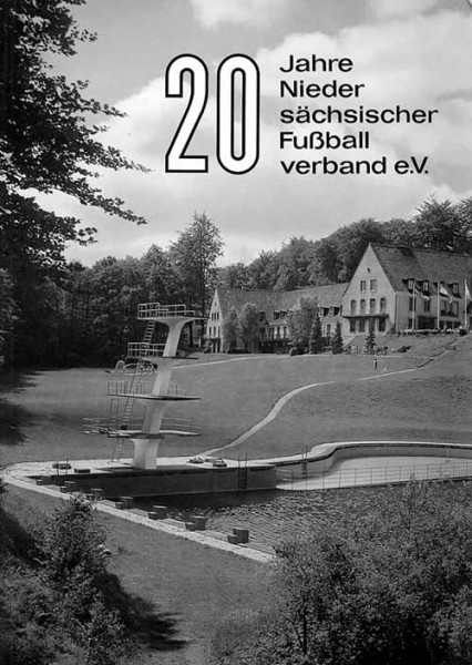 20 Jahre Niedersächsische Fußball-Verband e.V. Vom Hodlersaal nach Barsinghausen 1946 -1966. Eine Festschrift.