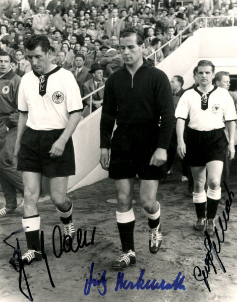 Walter/Herkenrath/Stollenwerk: SW-Foto mit Originalsignaturen der beiden Fußball-