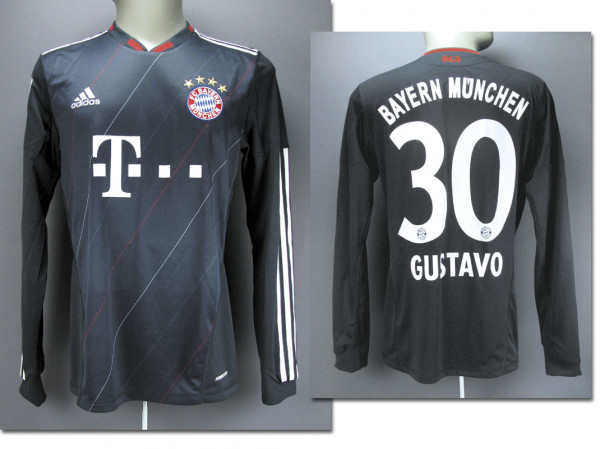 Luiz Gustavo 15.01.2011 gegen VfL Wolfsburg, München, Bayern - Trikot 2010/2011