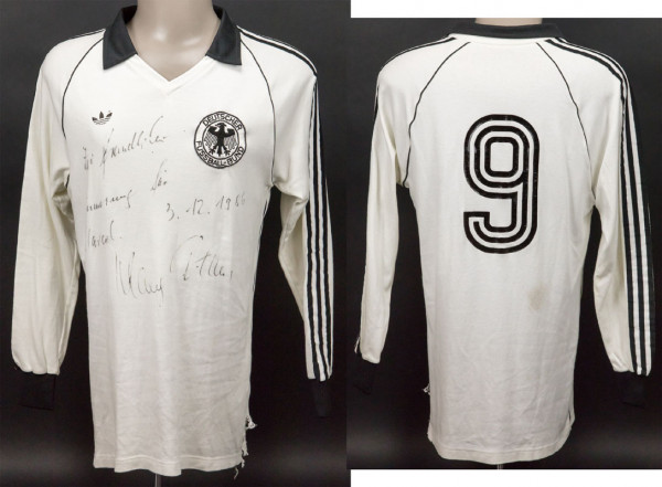 Klaus Fischer in einem Spiel 1982/1983, DFB - Trikot 1982/1983