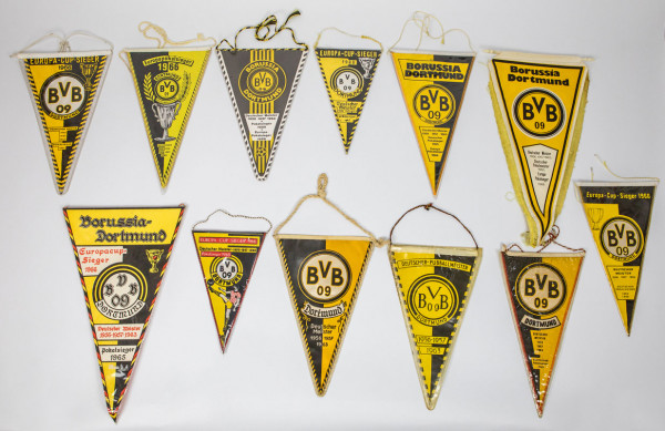 12 verschiedene Souvenirwimpel von Borussia Dortmu, Dortmund, Borussia - Wimpel