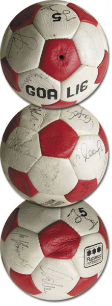 Köln, 1. FC - Spielball: Autograph-football 1. FC Koeln 1983 signed