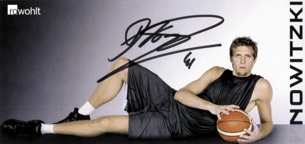 Farb- Werbekarte "Rowohlt" mit Originalsignatur des Basketball NBA-Stars und Nationalspieler Dirk No