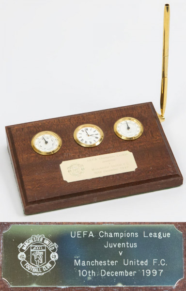 Official match present 1997 Juventus v Manchester