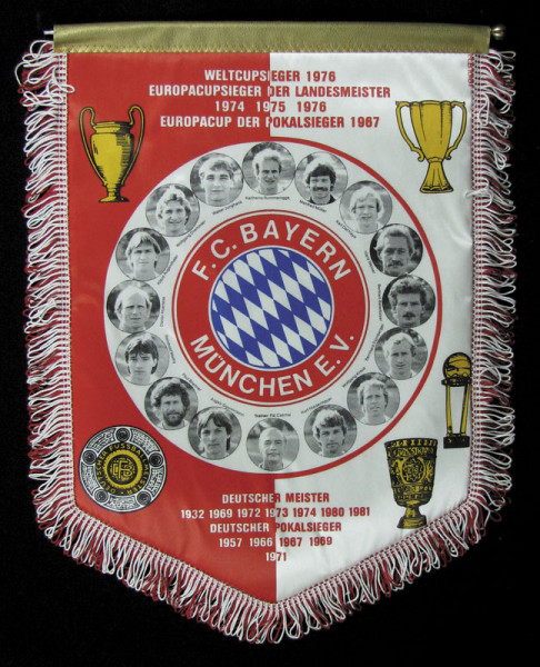 Alle Titel und die Porträts der Spieler 1981/82, München,Bayern - Wimpel 81