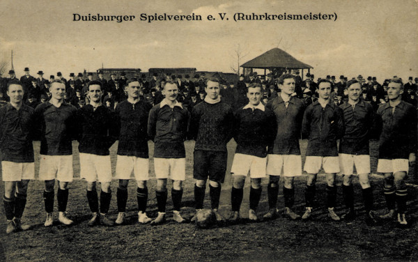 S/W-Fotopostkarte "Duisburger Spielverein Ruhrkrei, Duisburger SV-Postkarte