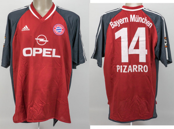Claudio Pizarro am 20.10.2001 gegen 1860 München, München, Bayern - Trikot 2001/2002